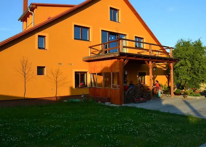 Penzion Eqilon ゲストハウス Mělník